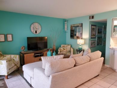 Siesta Key Walk to Beach Vacation Condo with Great Amenities